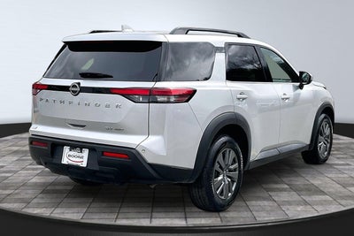 2024 Nissan Pathfinder SV