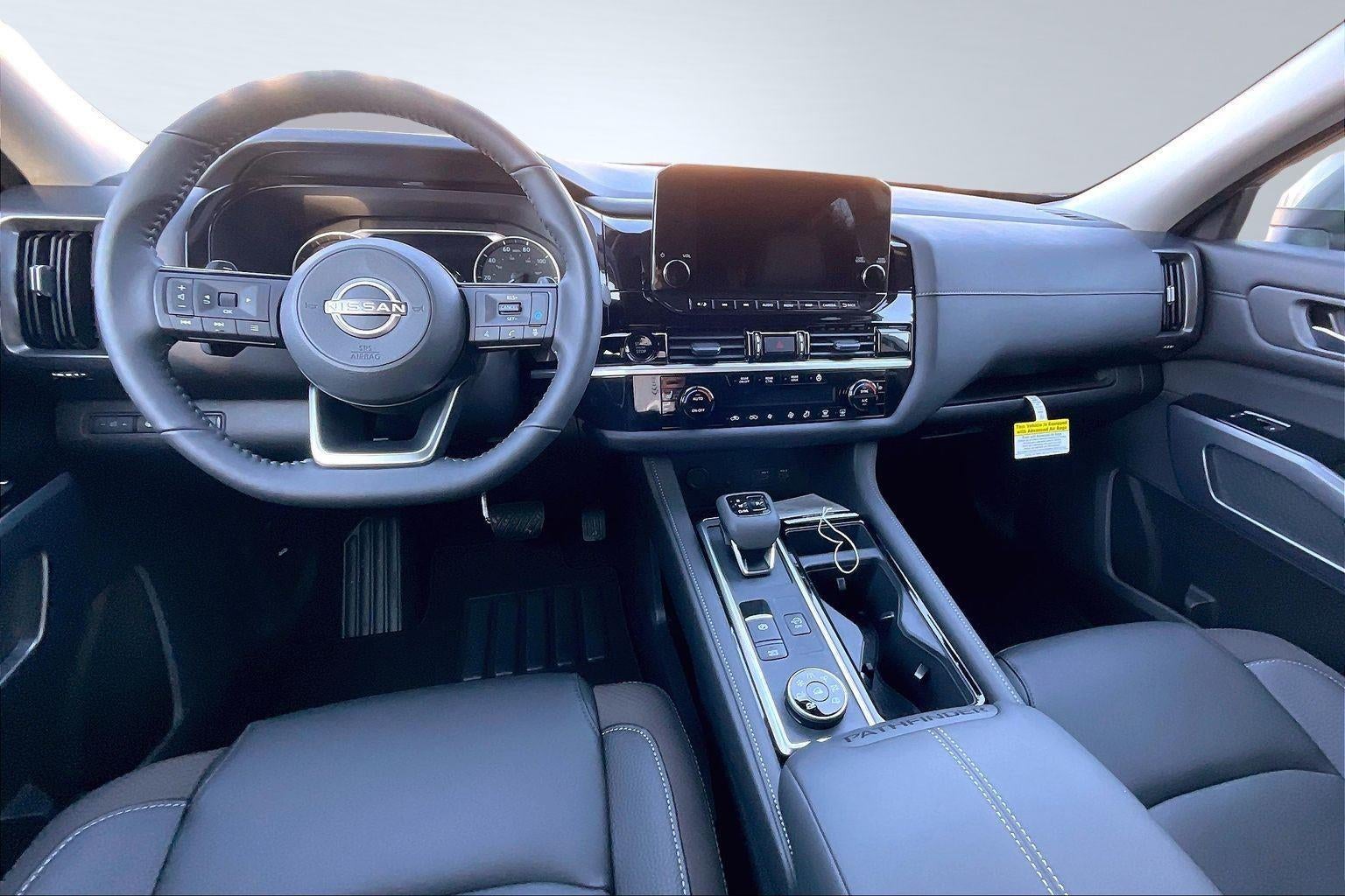 2025 Nissan Pathfinder SL