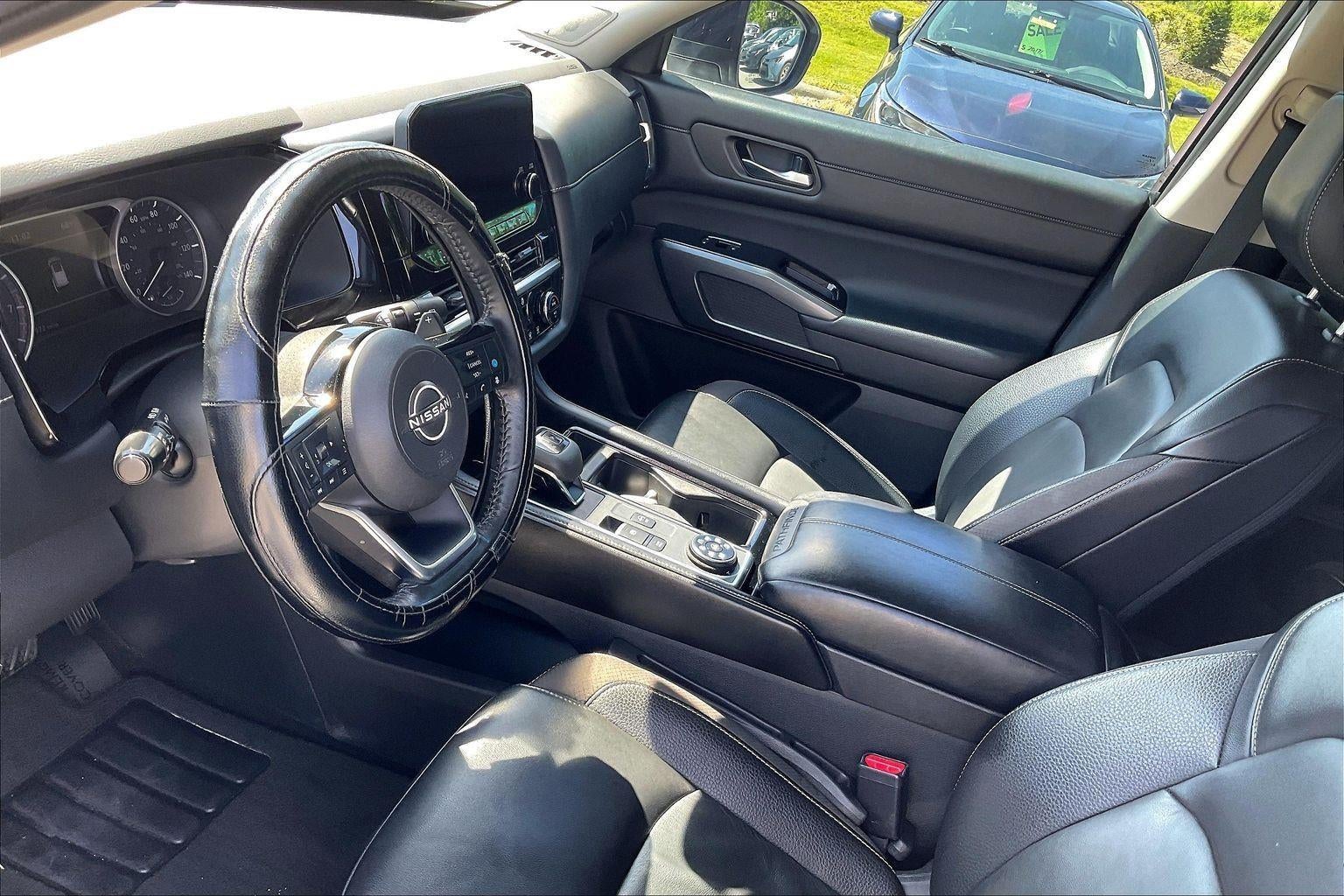 2023 Nissan Pathfinder SL